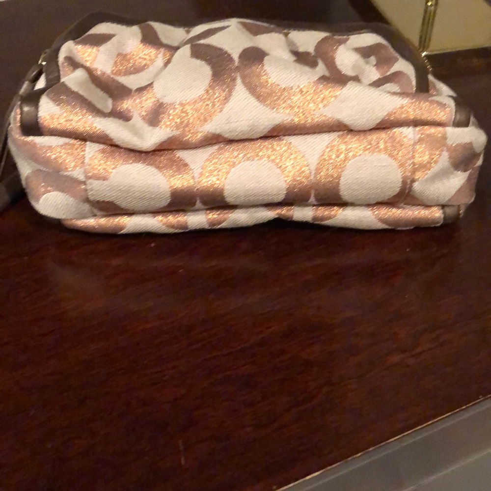 Unique Coach Handbag. - Picture 6 of 6